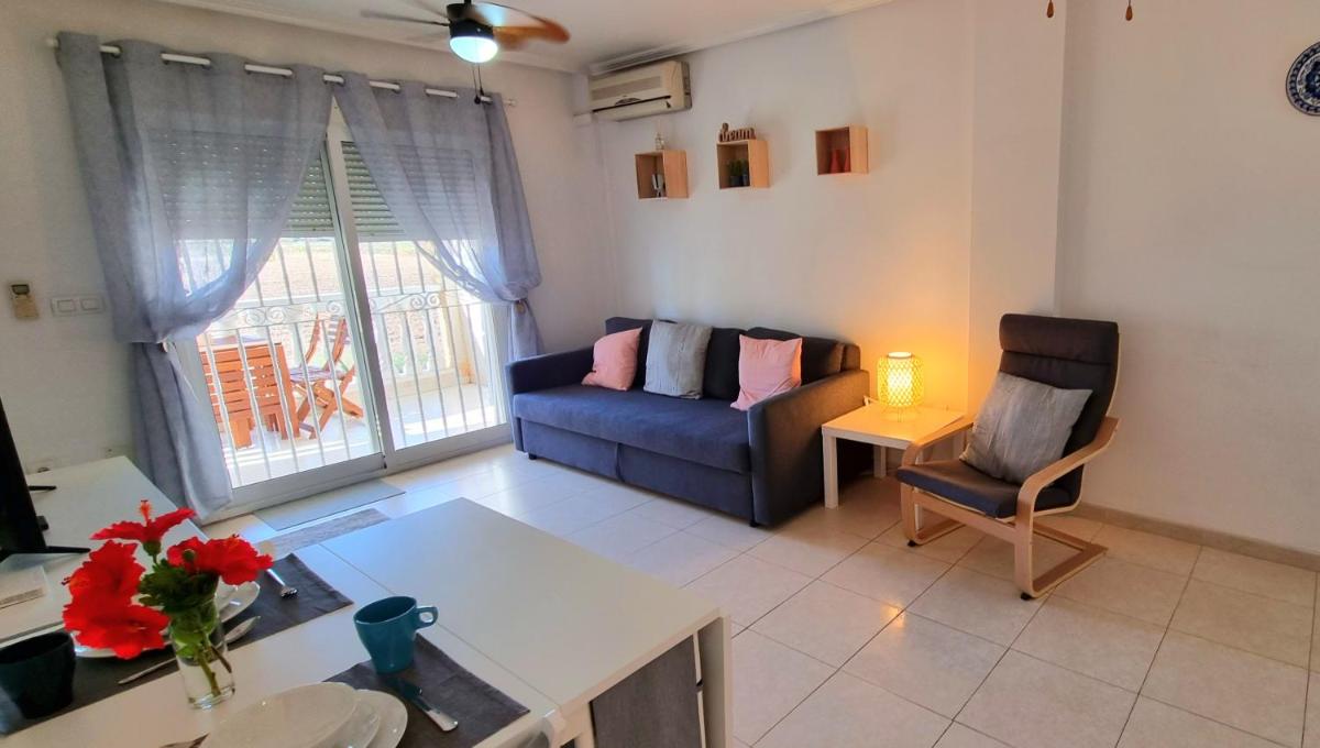 Lovely 2 bed, 2 bath apt with 2 large pools - Housity