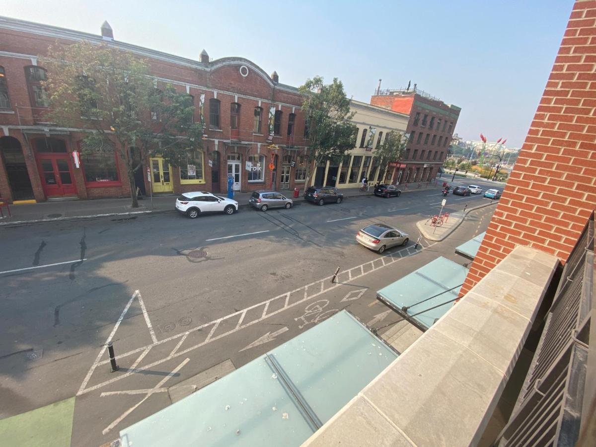 Downtown Heritage Condo with Parking - Housity