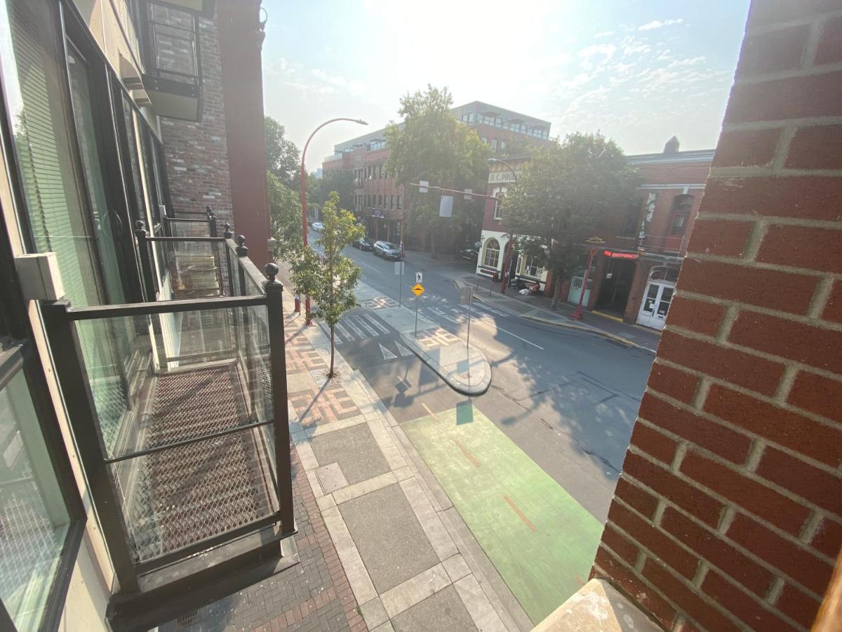 Downtown Heritage Condo with Parking - Housity