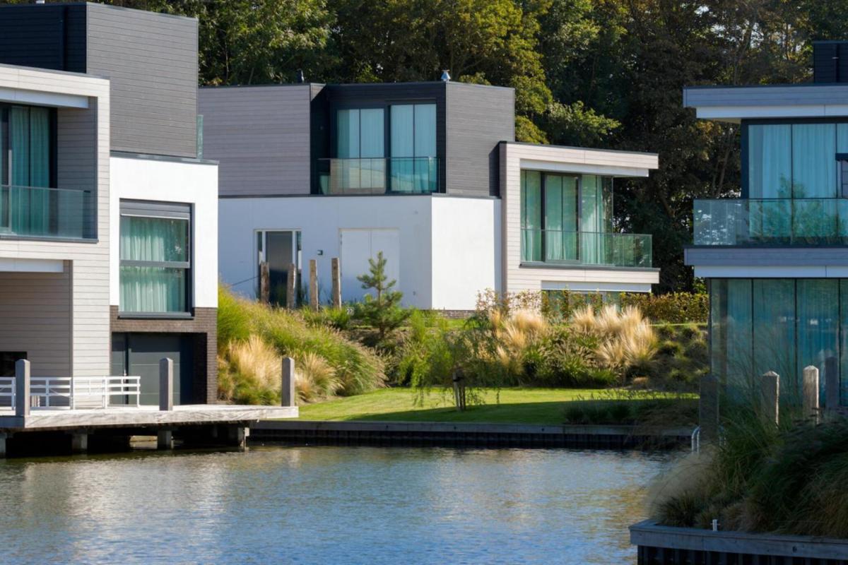 Lake House with dock at Lake Veere, Zeeland - Housity