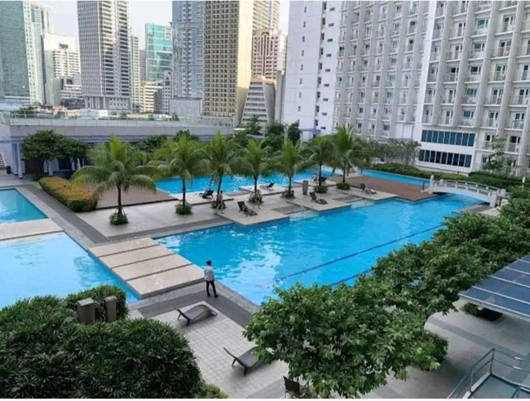 Ronnzel staycation in Jazz Residence Makati - Housity