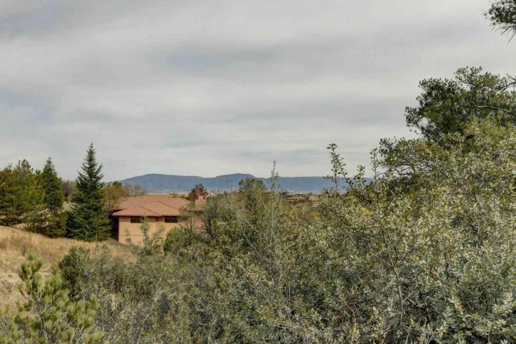 Cozy Guesthouse with view from large deck - Housity
