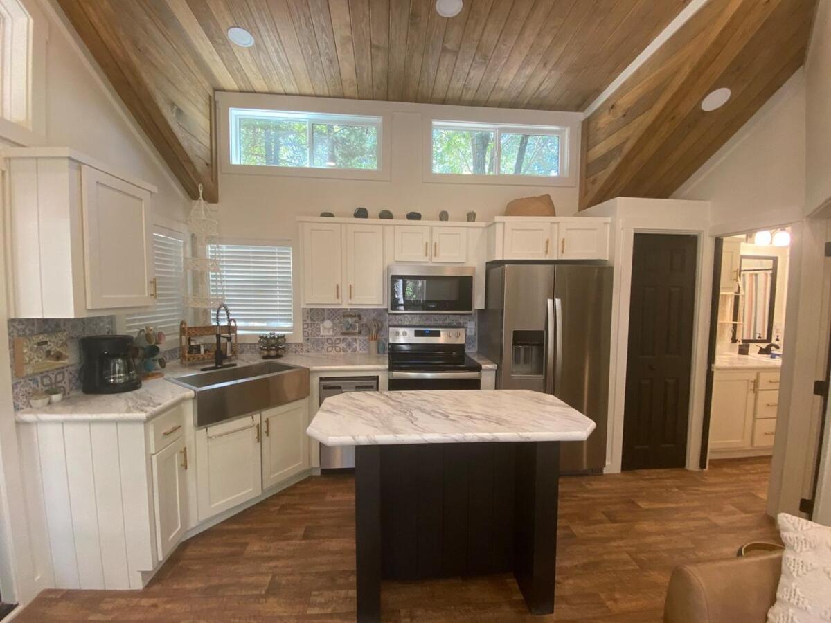 Bright Bohemian Bungalow, Lake Cypress Cabin - Housity