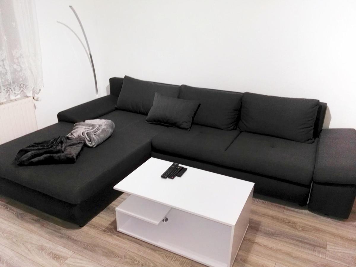 F-1107 Ferienwohnungen Schilfhalm FeWo 02 1 sep Schlafzimmer, Außennbereich - Housity