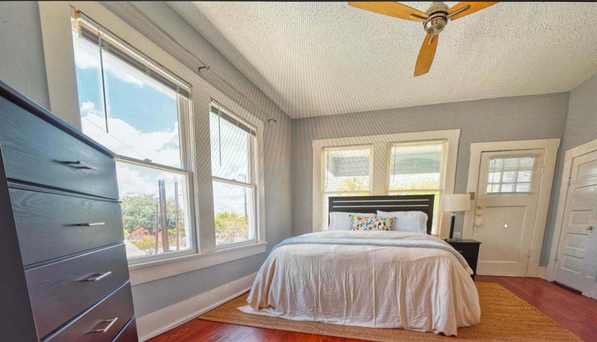 Luxury 1BD 1BA Close to Downtown - Housity