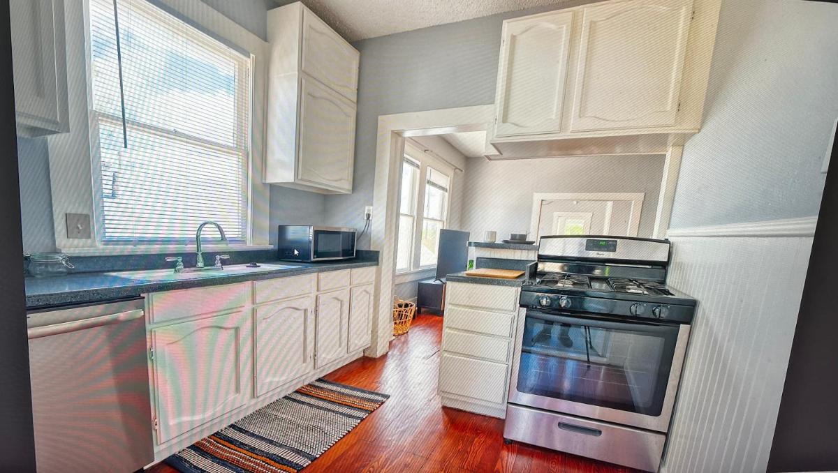 Luxury 1BD 1BA Close to Downtown - Housity