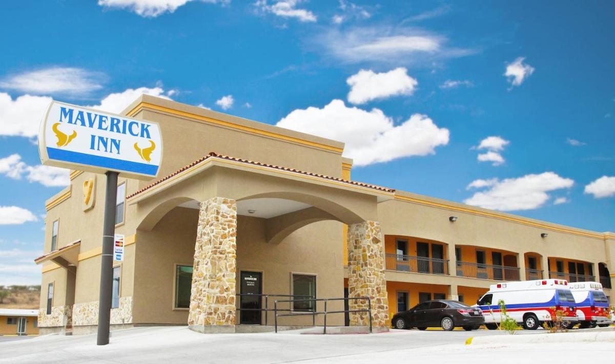 Maverick Inn - Housity
