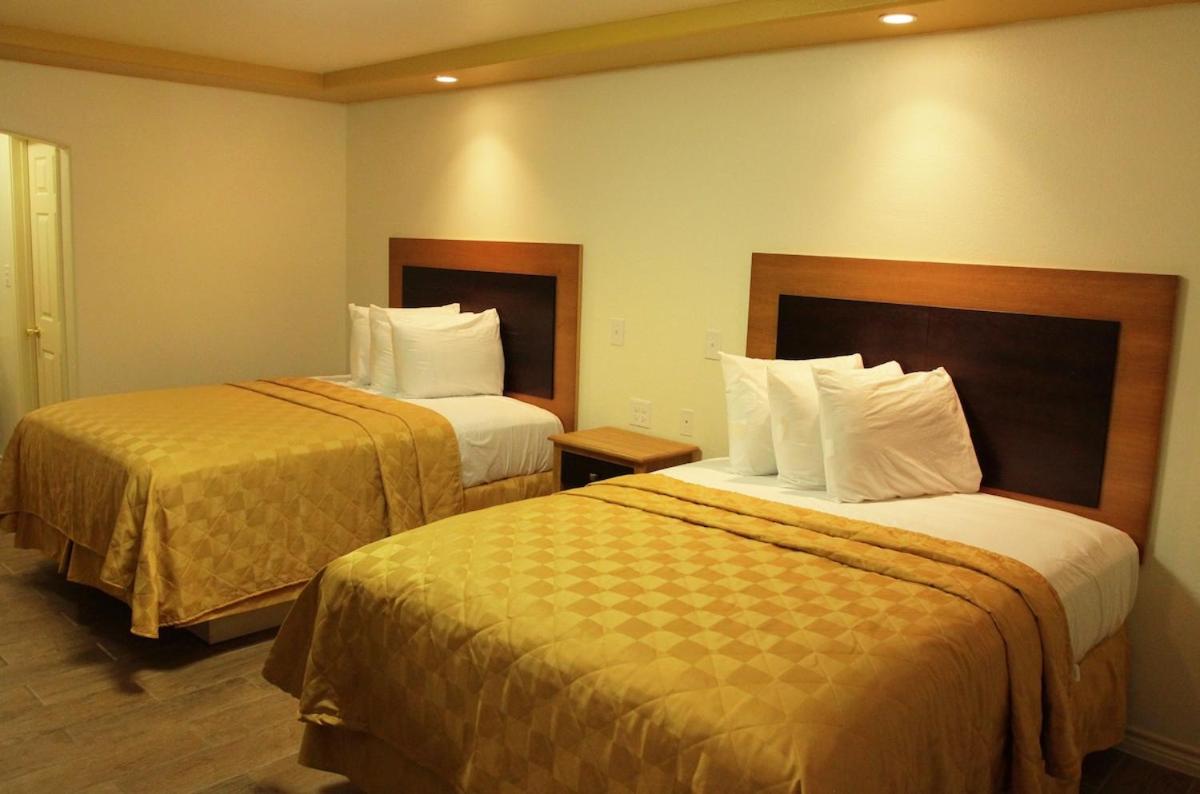 Maverick Inn - Housity