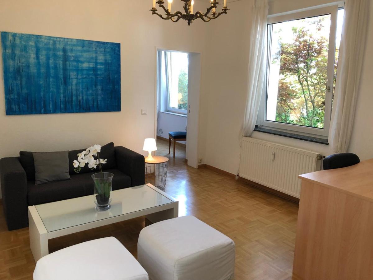 studio e - Quiet central business one bedroom apartment for 3 guests - Housity