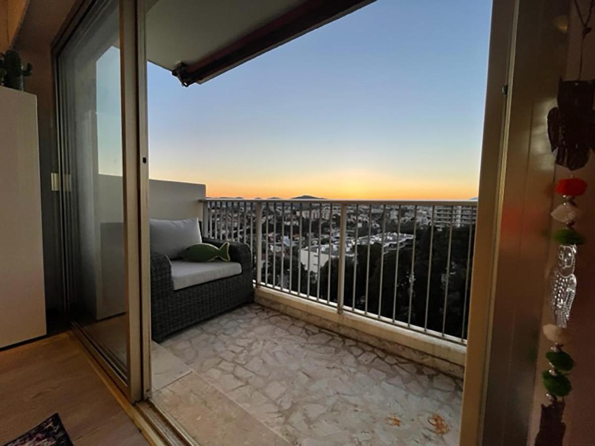 Studio terrasse dans résidence avec piscine - Housity