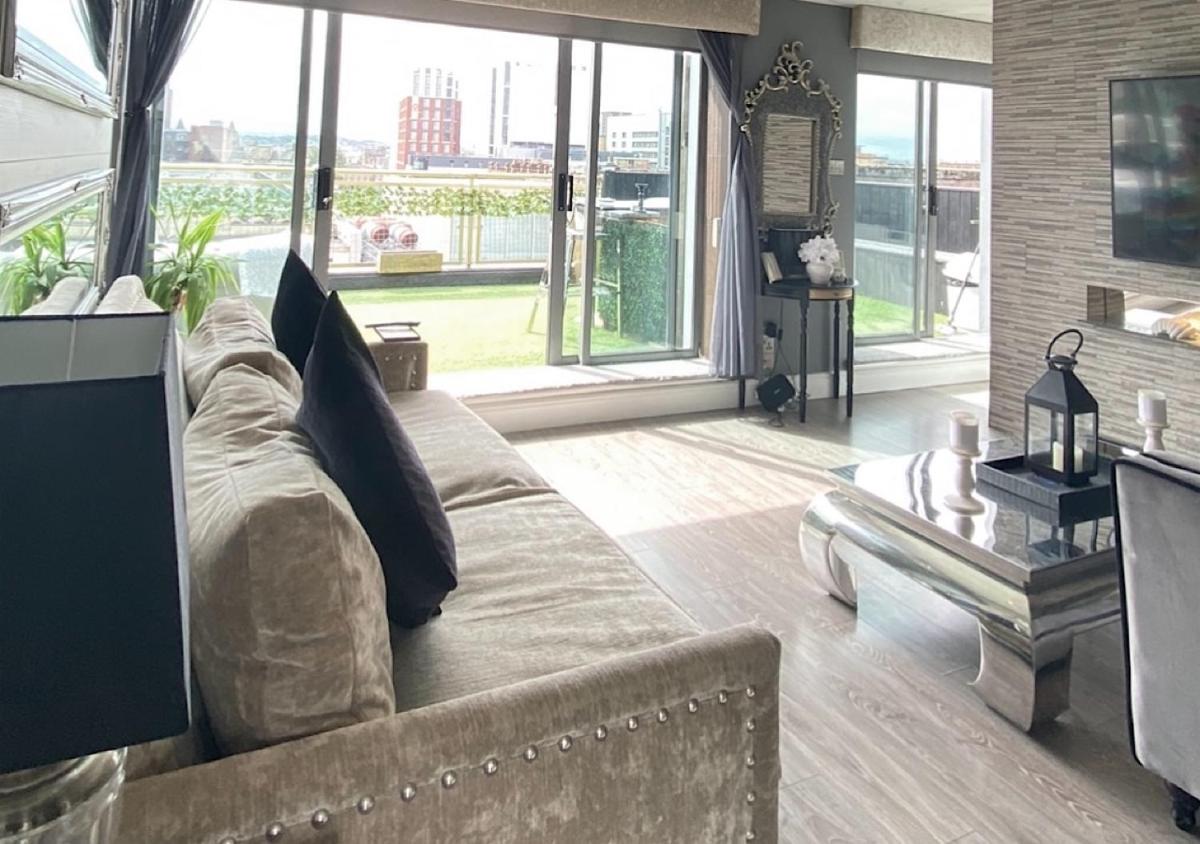 Glasgow two bedroom Penthouse - Housity