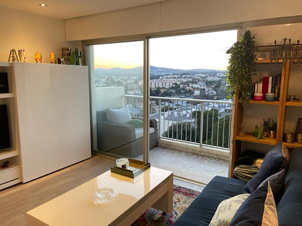 Studio terrasse dans résidence avec piscine - Housity