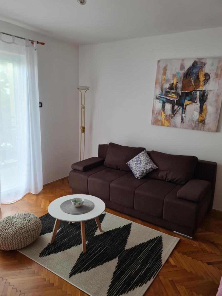 Dolores Apartment - Housity