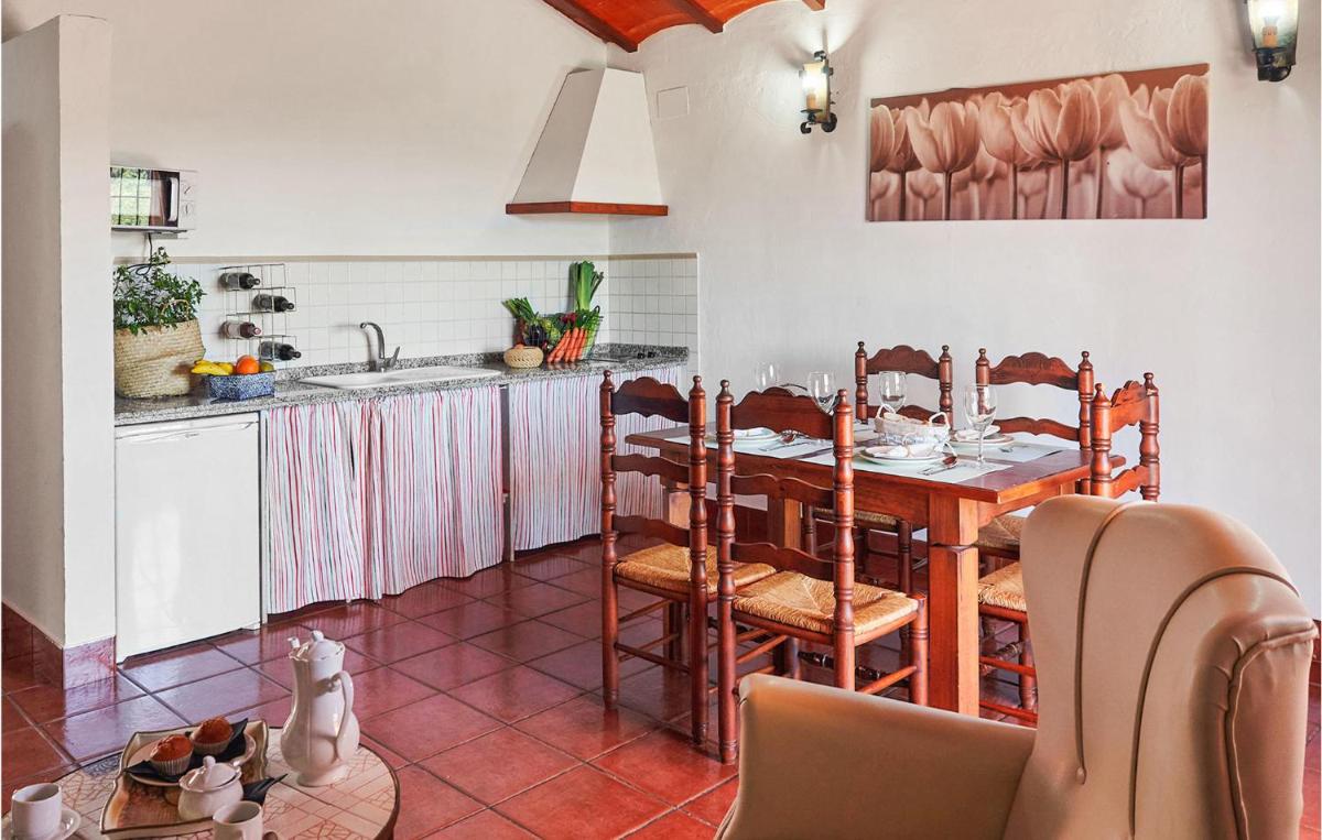 Beautiful Home In Estepa With Swimming Pool - Housity