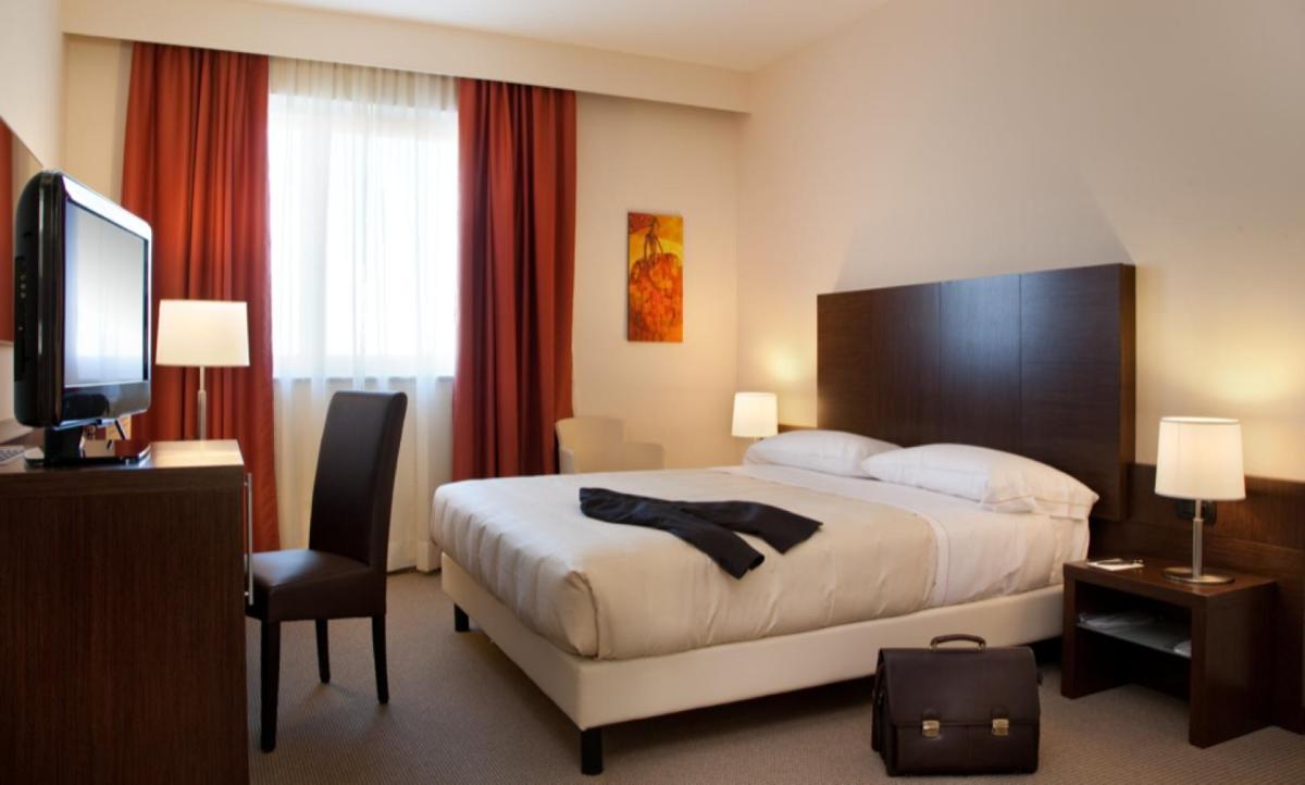 Torino Hotel San Luigi - Ristorante Trait d'Union - Housity