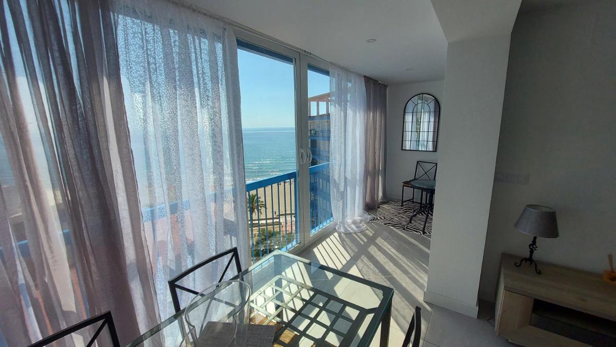 Exclusif Appartement en 1er Ligne, Vue Imprenable, Piscine, Parking Privé à Playa Mucha Vista, Alicante - Housity