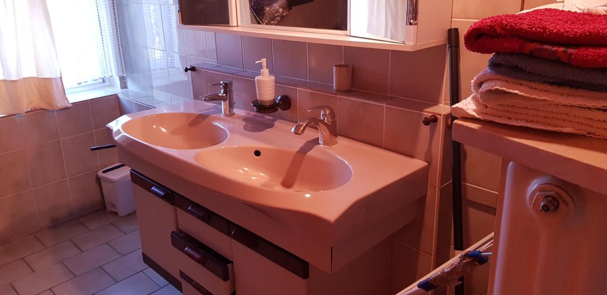 Schöne Wohnung mit Balkon Non-Smoking - Housity