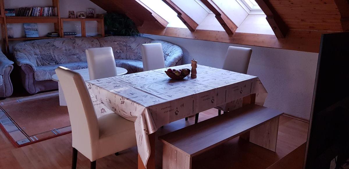 Schöne Wohnung mit Balkon Non-Smoking - Housity