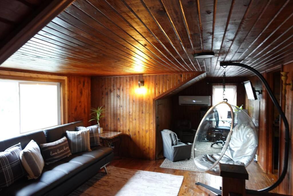 Cozy and Spacious 4 bedroom minutes from Downtown - Housity