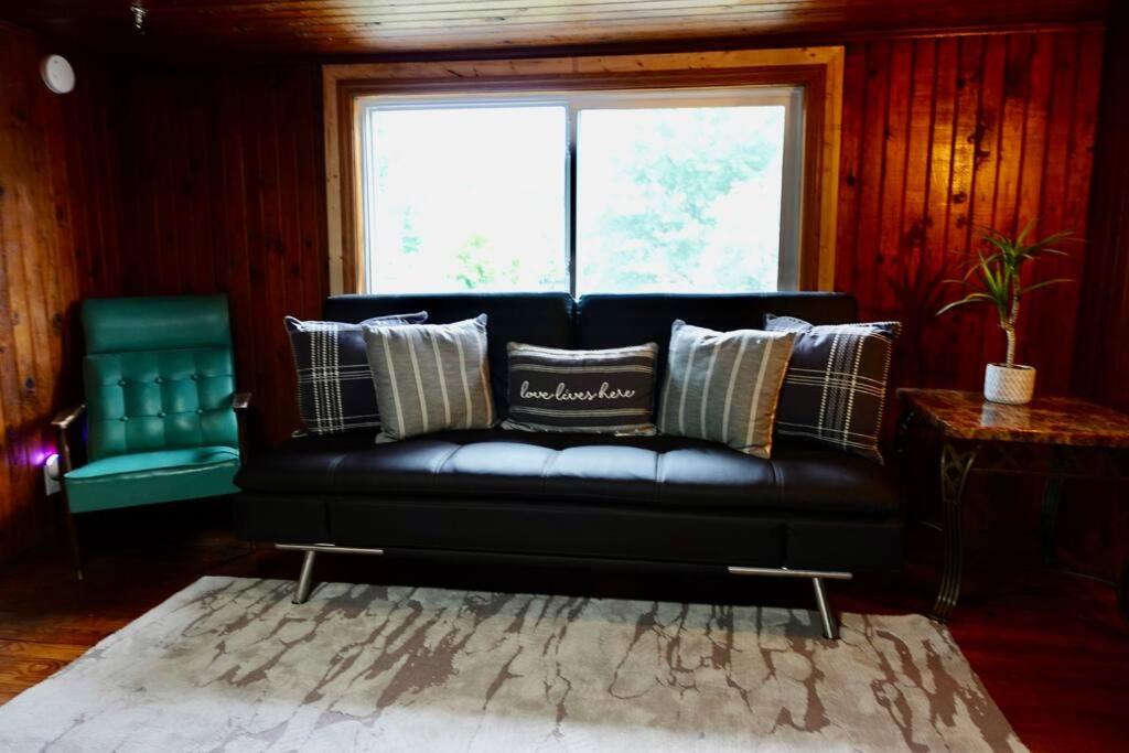 Cozy and Spacious 4 bedroom minutes from Downtown - Housity