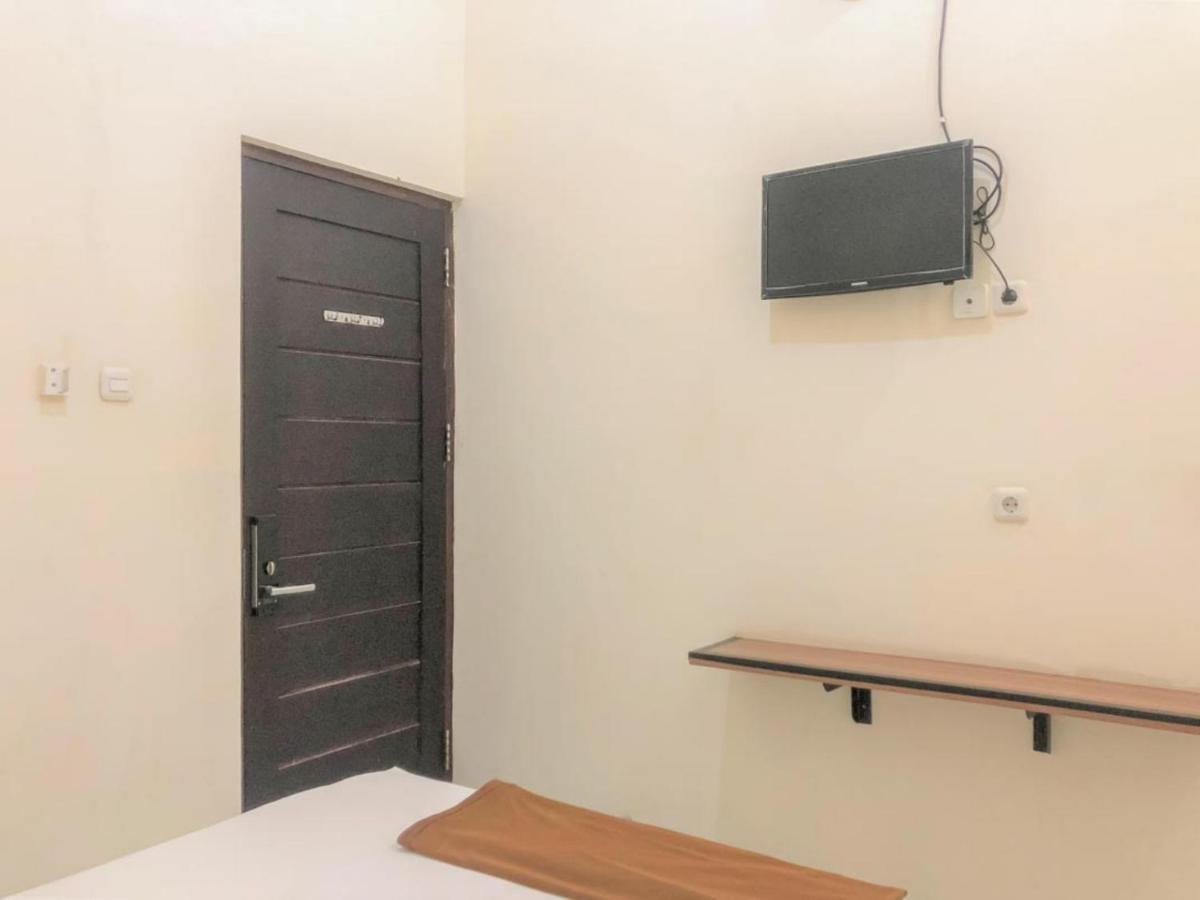 Hotel Lido 88 Sorong Mitra RedDoorz - Housity