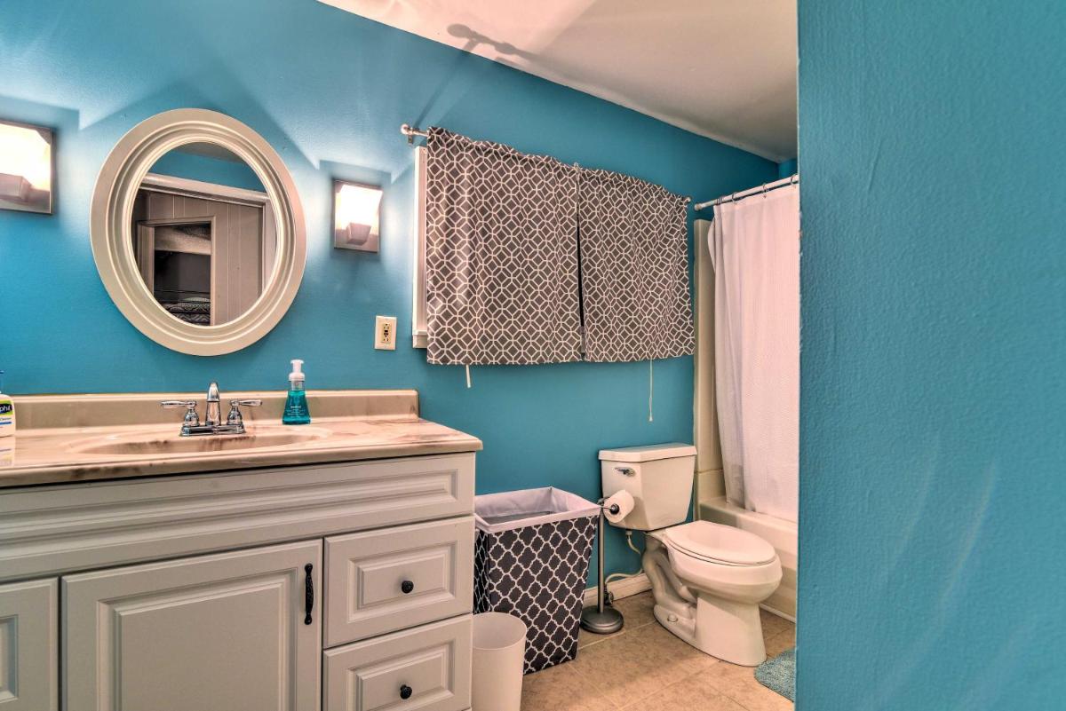 East Tawas Cabin with Lake Huron Access and Views - Housity