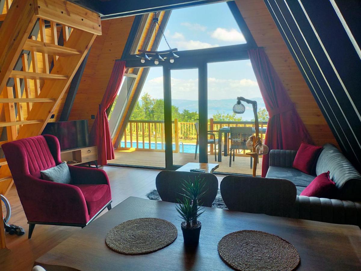 Bungalow with Private Pool and Backyard in Sapanca - Housity