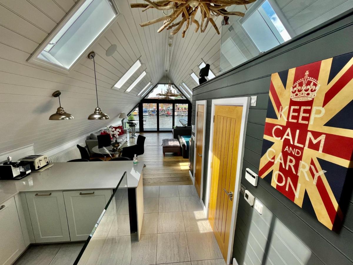 Luxury Boathouse Apartment - central Henley-on-Thames - Housity