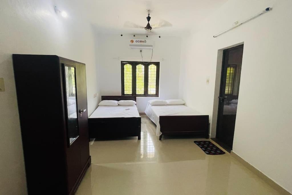 KARIYIL KAYALORAM HOMESTAY - Housity