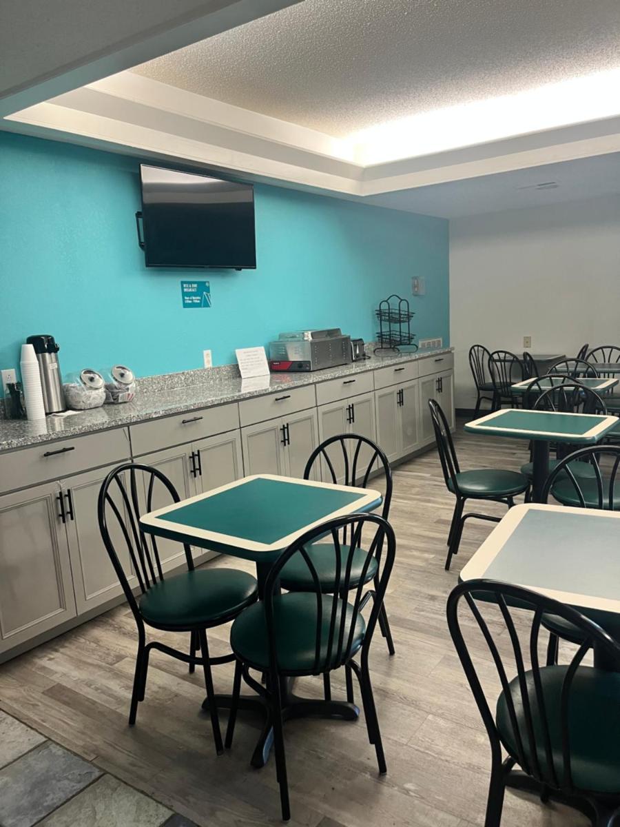 Howard Johnson by Wyndham Clarksville Tennessee - Housity