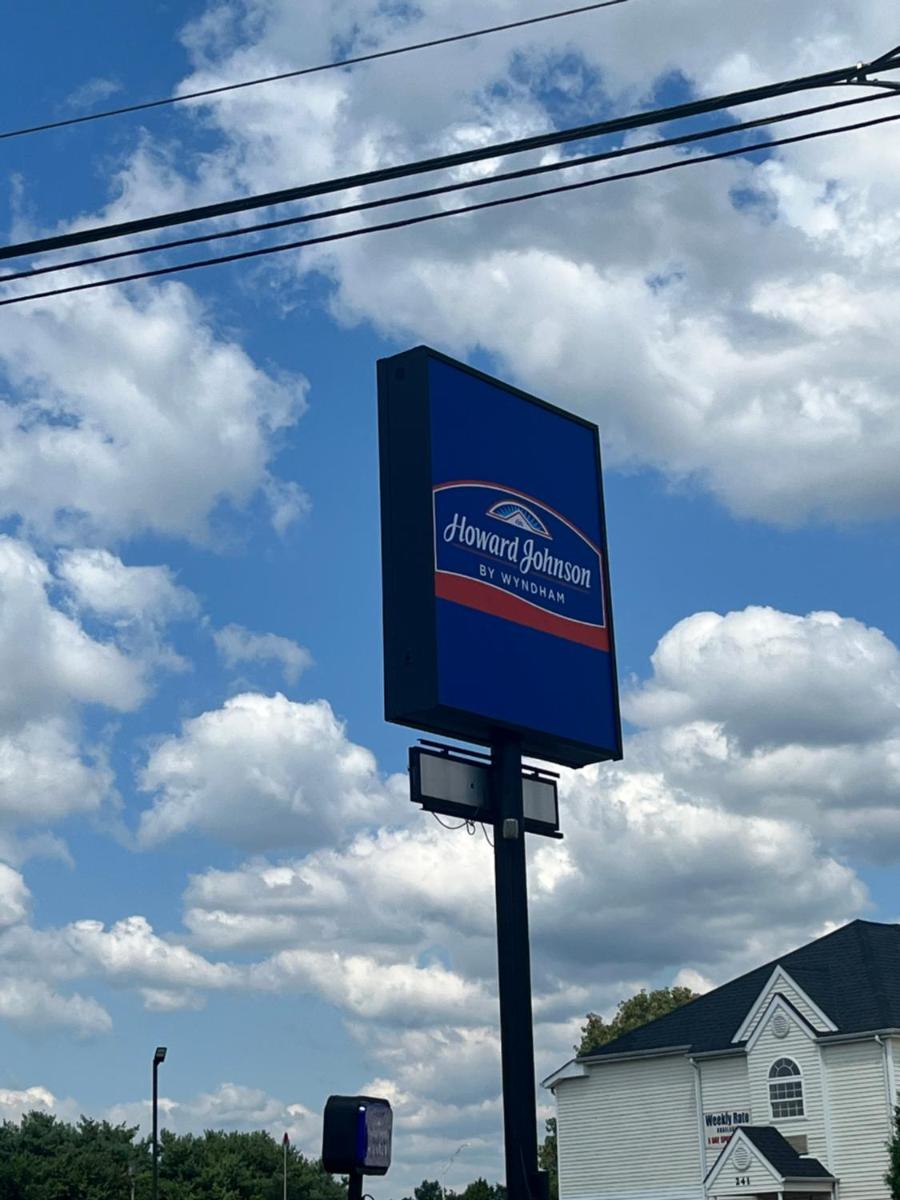 Howard Johnson by Wyndham Clarksville Tennessee - Housity