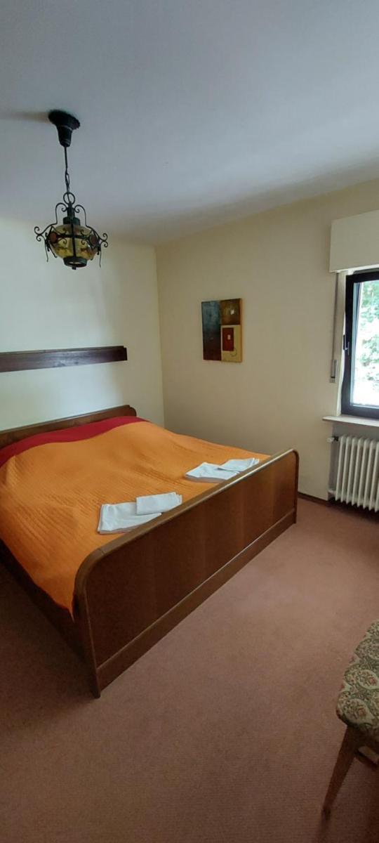 Black Bear Bikers Pub-Hotel - Housity