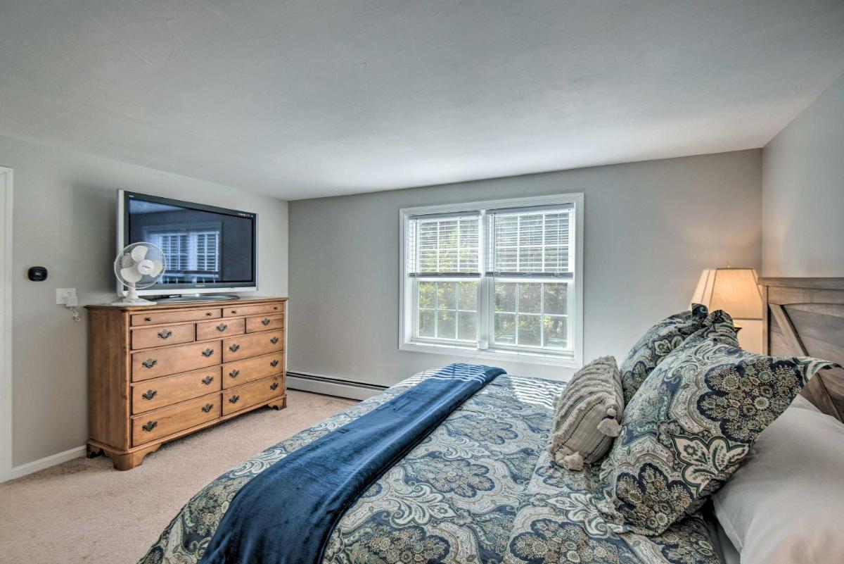 Charming Saco Home w/ Deck, 5 Mi to Beach! - Housity
