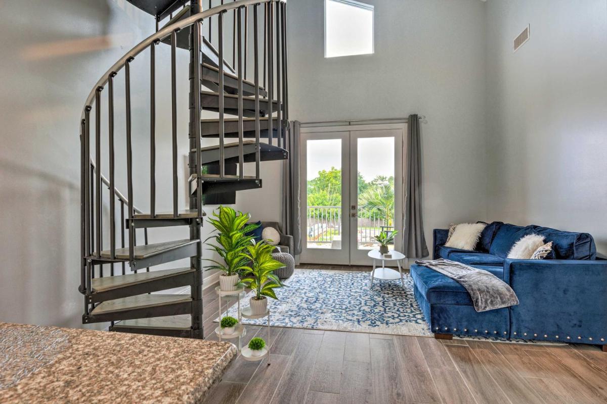 Modern Long Beach Escape about 1 Mi to Shores! - Housity