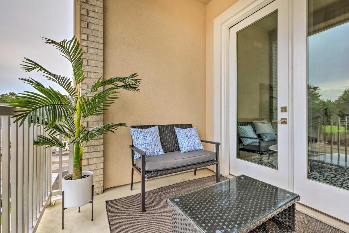 Modern Long Beach Escape about 1 Mi to Shores! - Housity