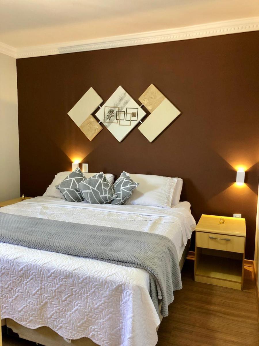 Apto para CASAL com bela VISTA, cama KING, COZINHA COMPLETA, VARANDA, PISCINA, SAUNA, PORTARIA 24h e GARAGEM - Housity