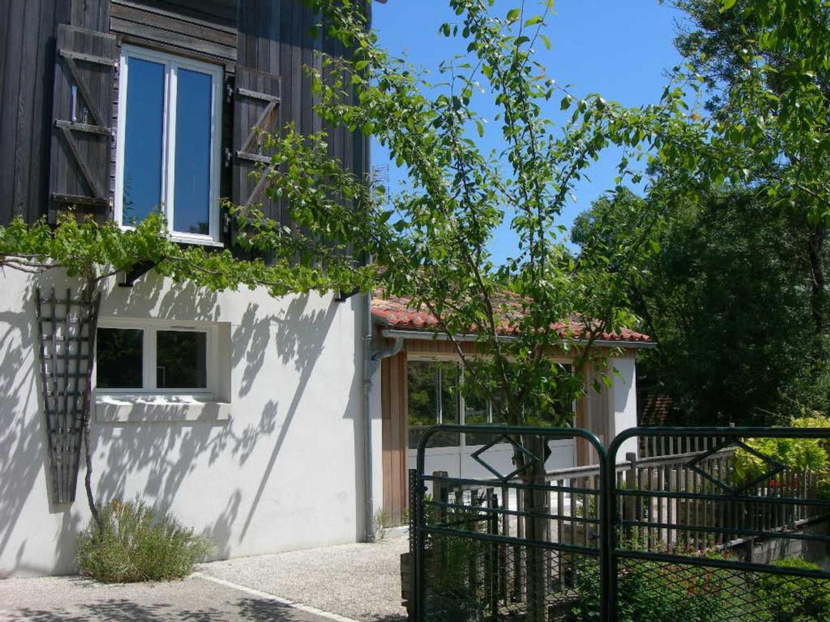 Gîte charmant au bord de l'eau avec canoës, terrasse et jardin à Damvix, au cœur du Marais Poitevin. - FR-1-426-354 - Housity