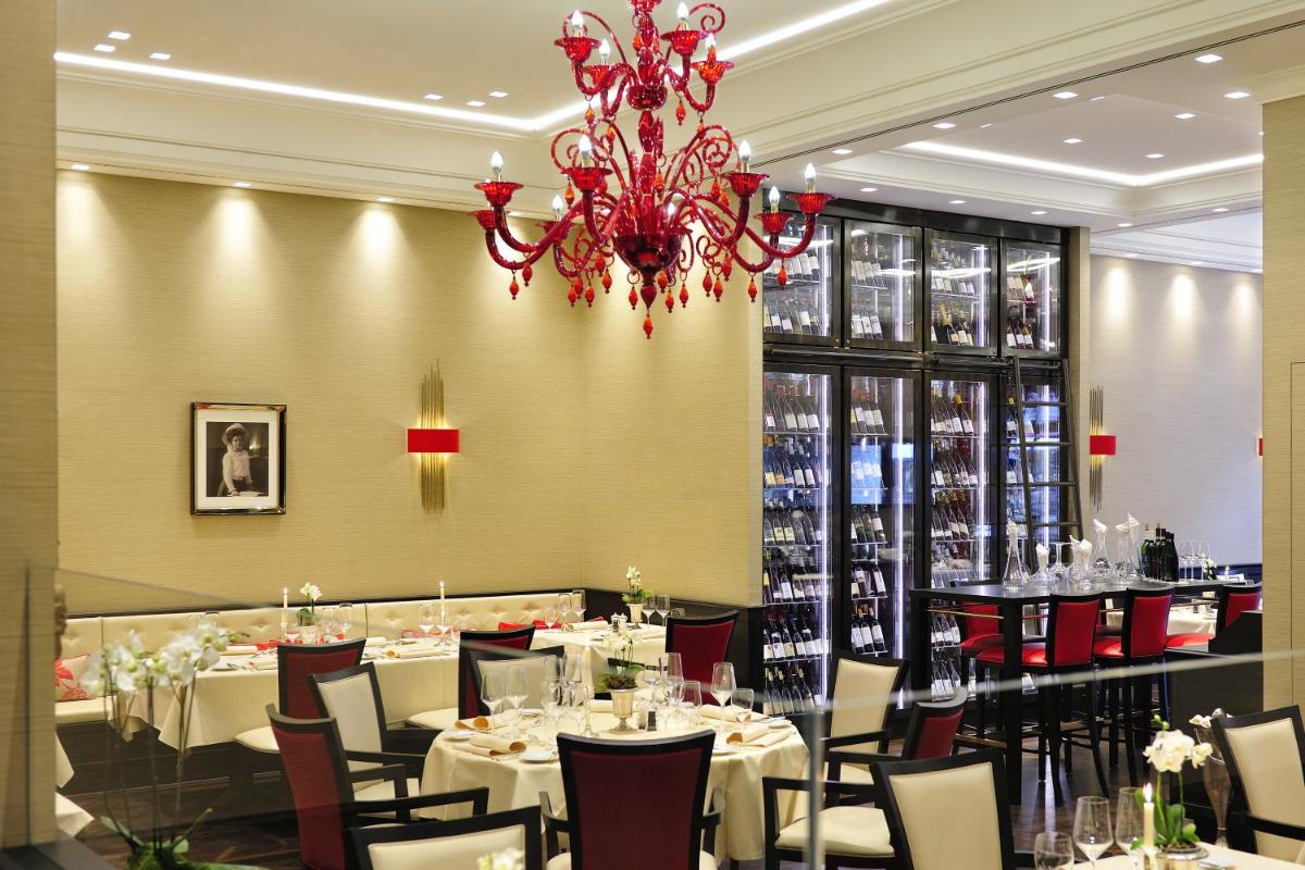 Ein Restaurant oder anderes Speiselokal in der Unterkunft Kastens Hotel Luisenhof Ein Restaurant oder anderes Speiselokal in der Unterkunft Kastens Hotel Luisenhof