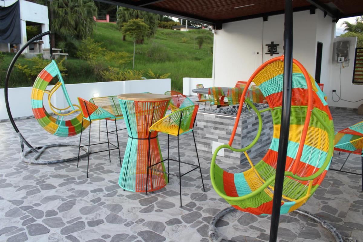 Nueva, Moderna casa en Silvania con Jacuzzi - Housity