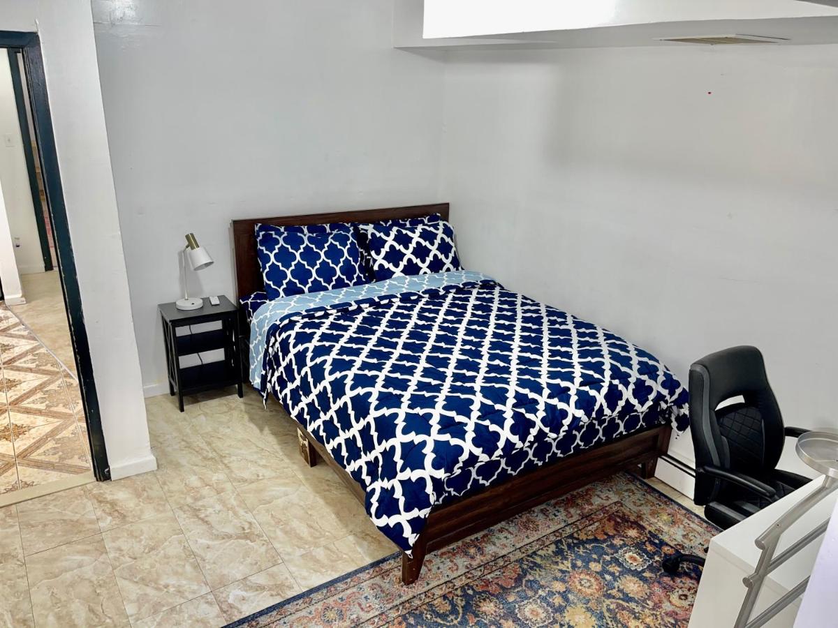 2 Bedrooms LR Kit Bath and Backyard 2 stops to Manhattan - Housity
