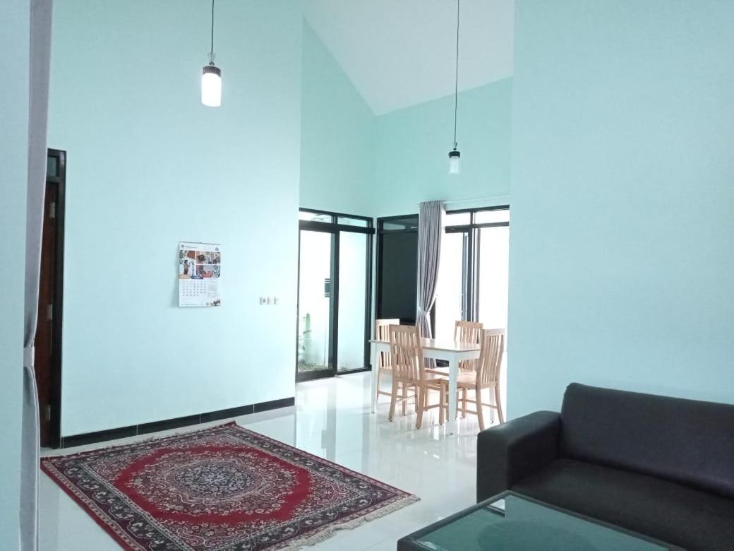 Griya Rejeki Homestay by FH Stay - Housity
