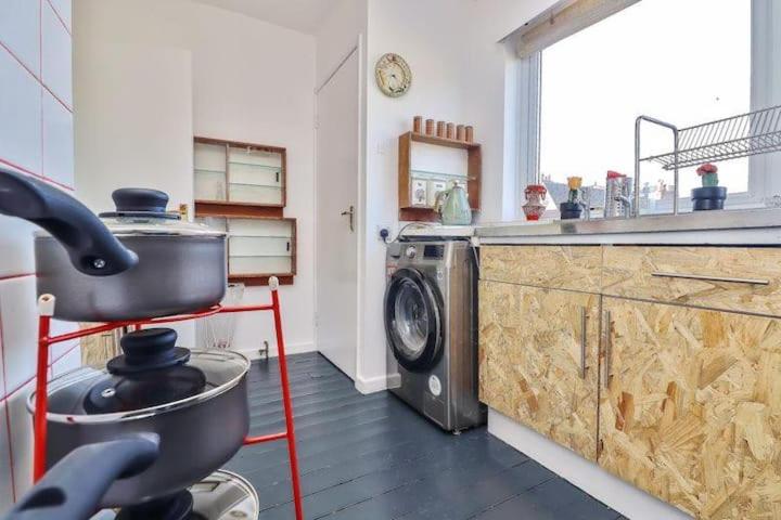 Self contained 70s inspired flat central Southsea - Housity