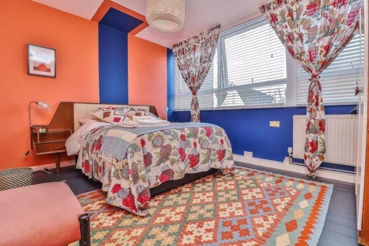 Self contained 70s inspired flat central Southsea - Housity