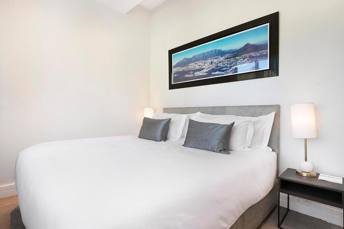 Stay In Luxury at Stonehill Place - Housity