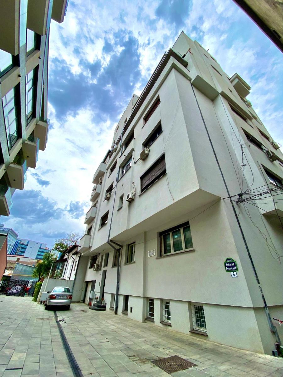 Downtown Victoria Apartments By CityBookings - Housity