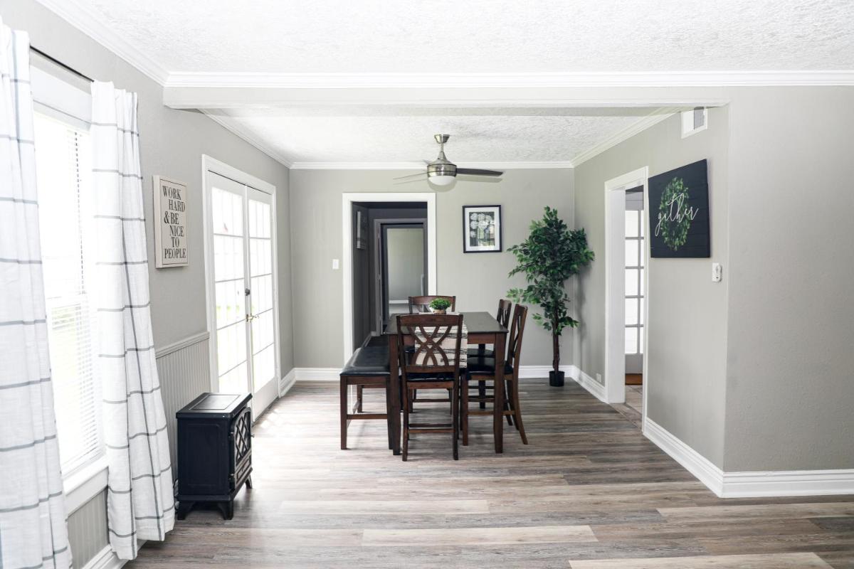 Luxurious 5 Bedroom Home! Great Location! - Housity
