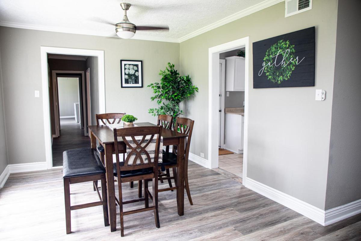 Luxurious 5 Bedroom Home! Great Location! - Housity