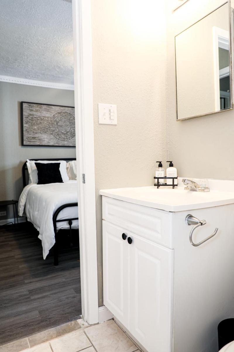 Luxurious 5 Bedroom Home! Great Location! - Housity
