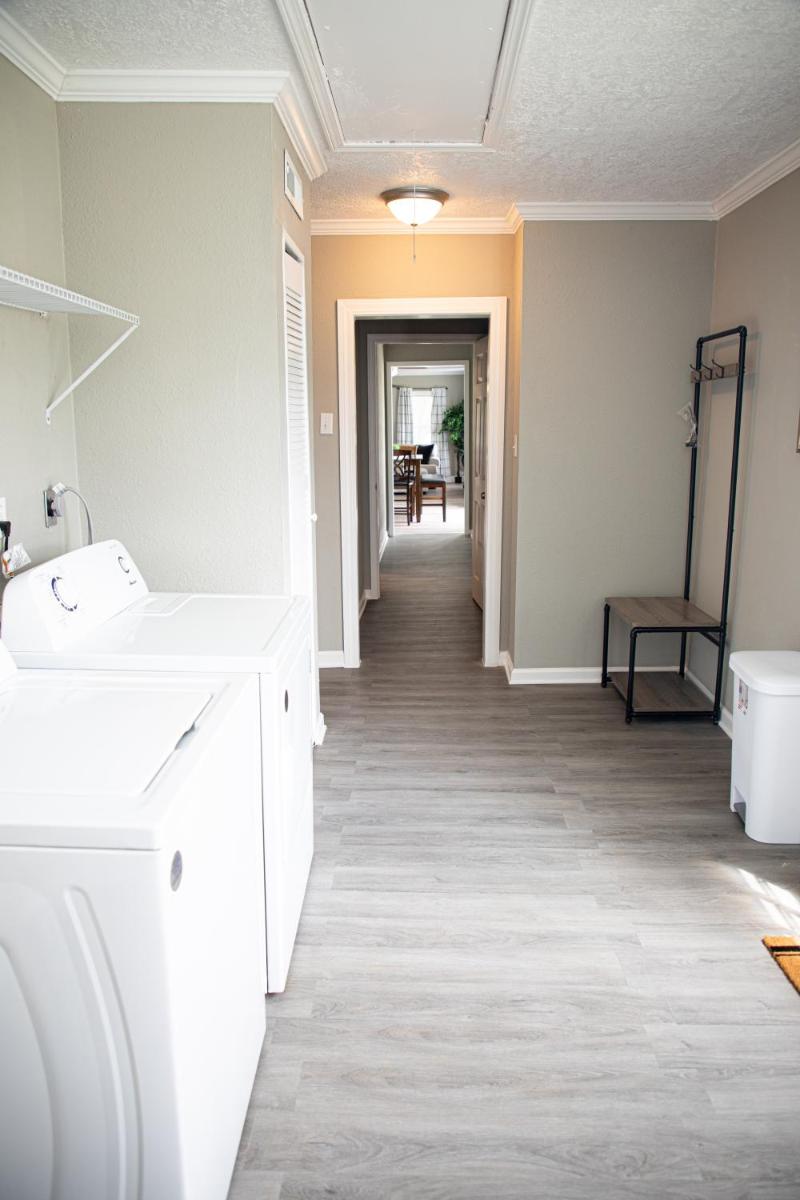 Luxurious 5 Bedroom Home! Great Location! - Housity