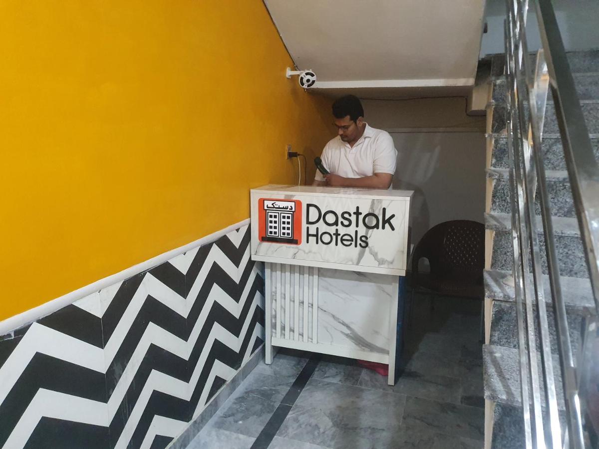 Dastak Hotels Near Airport & Bus Terminal - Housity